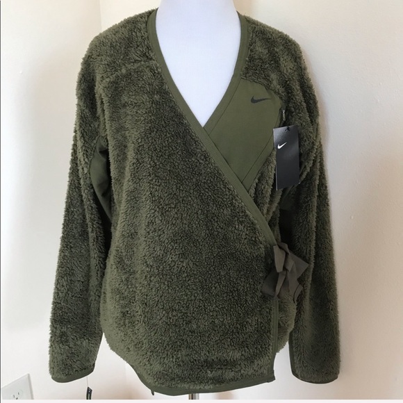 NWT Nike Long Sleeve training wrap top - Picture 6 of 8